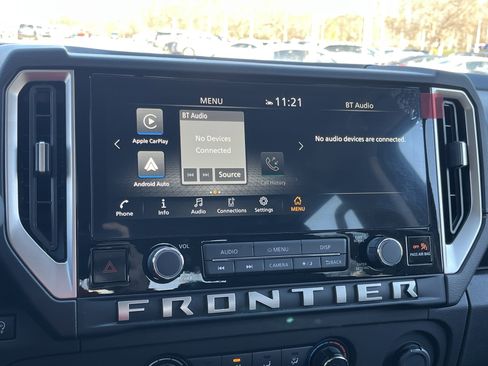 Used 2025 Nissan Frontier SV image 5