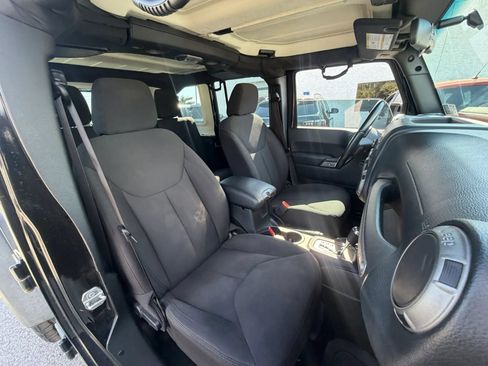 Used 2018 Jeep Wrangler Unlimited Sport w/ Connectivity Group AWD/4WD image 21