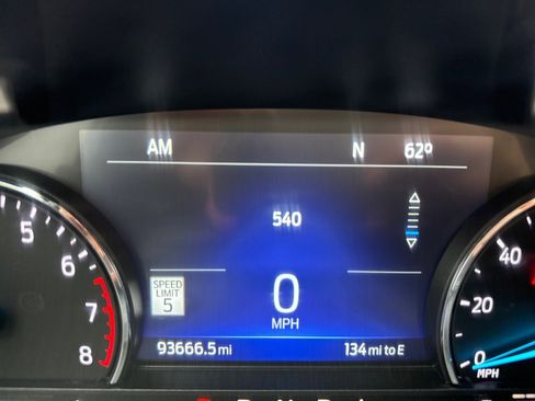 Used 2022 Ford Explorer XLT w/ Equipment Group 202A image 13