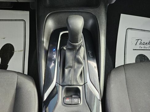 Used 2021 Toyota Corolla LE image 32