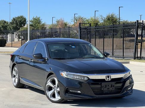 Used 2018 Honda Accord Touring image 2