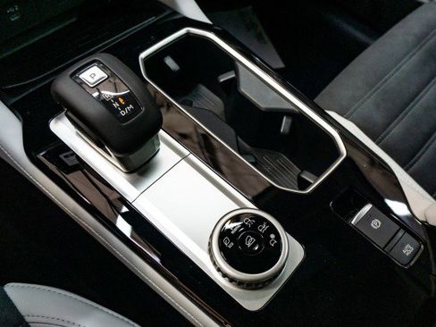 New 2025 Mitsubishi Outlander SE image 13