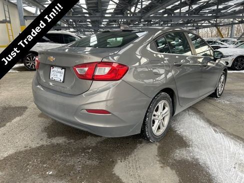 Used 2018 Chevrolet Cruze LT image 5