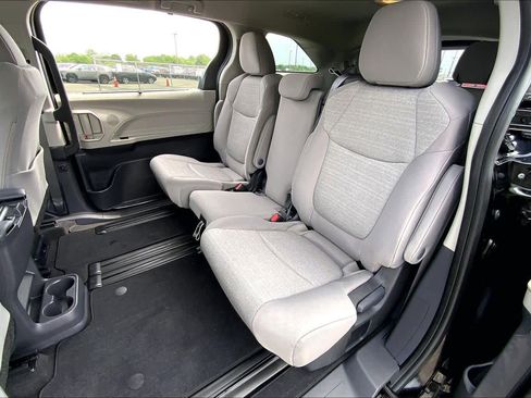 Used 2024 Toyota Sienna LE FWD image 20