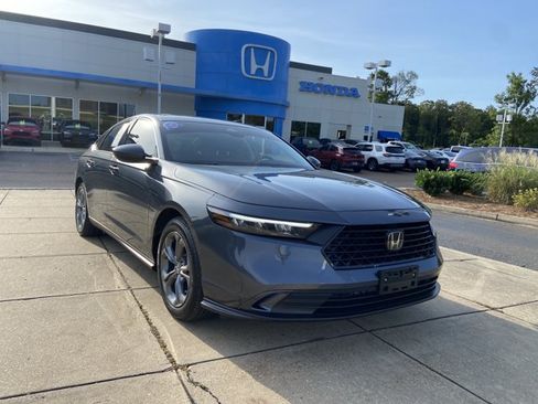 Used 2024 Honda Accord EX image 2