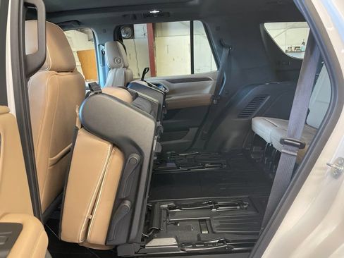 Used 2021 Chevrolet Tahoe Premier w/ Premium Package AWD/4WD image 32