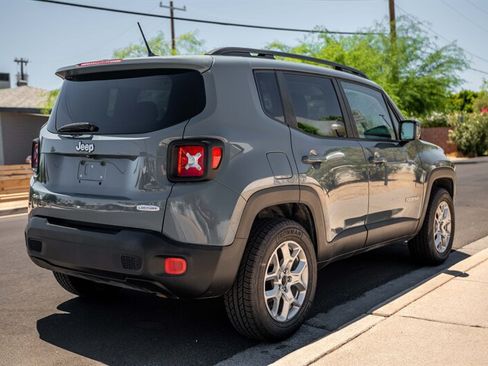Used 2017 Jeep Renegade Latitude w/ Cold Weather Group AWD/4WD image 5