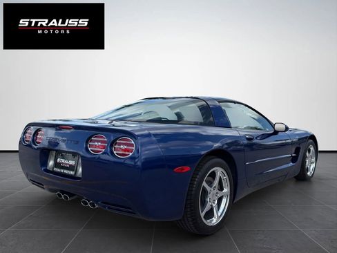 Used 2004 Chevrolet Corvette Coupe w/ Preferred Equipment Group image 10