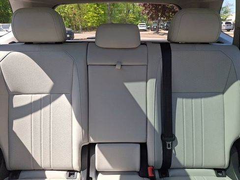 Used 2023 Volkswagen Tiguan SE w/ Panoramic Sunroof Package AWD/4WD image 19