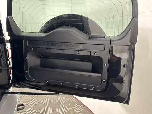 Used 2023 Land Rover Defender 130 S image 27