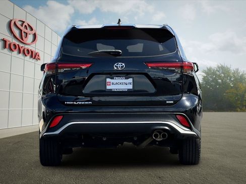 Used 2022 Toyota Highlander XSE FWD image 4