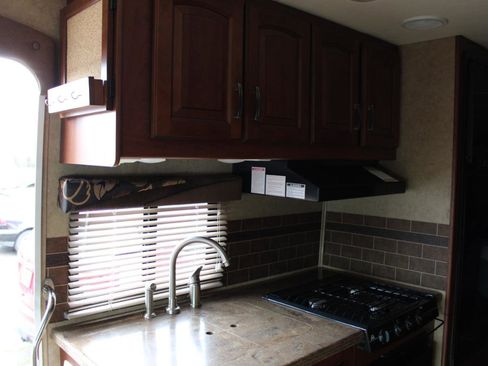 Used 2013 Ford E-450 and Econoline 450 Super Duty w/ Motorhome Prep Pkg image 18