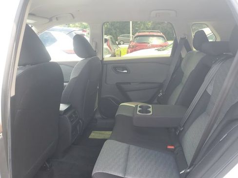 Used 2023 Nissan Rogue SV FWD image 9
