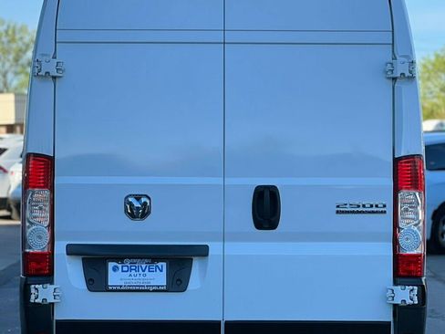Used 2025 RAM ProMaster 2500 w/ Convenience Group FWD image 4