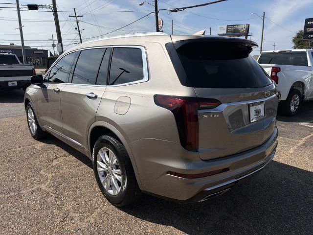 Used 2023 Cadillac XT6 Luxury w/ LPO, Floor Liner Package FWD image 9