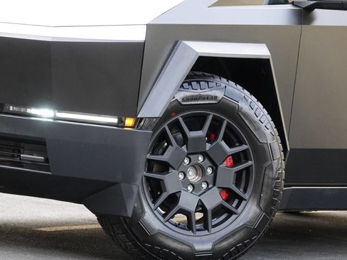 Used 2024 Tesla Cybertruck AWD Crew Cab image 24