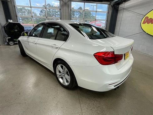 Used 2017 BMW 330i Sedan image 3
