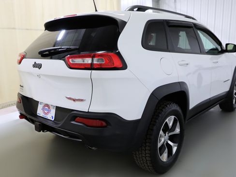 Used 2017 Jeep Cherokee Trailhawk w/ Cold Weather Group image 20
