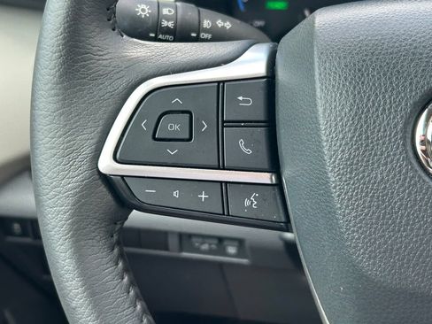Used 2024 Toyota Sienna XLE FWD image 37