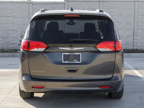 Used 2020 Chrysler Voyager Lxi image 10