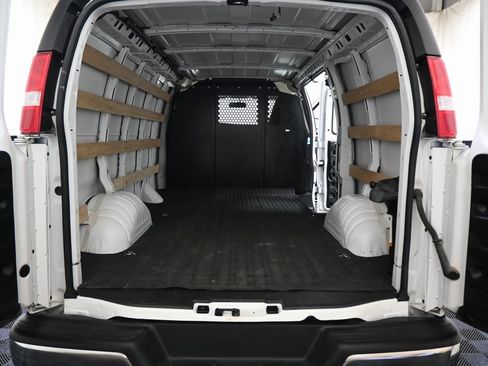 Used 2023 Chevrolet Express 2500 w/ Driver Convenience Package image 21