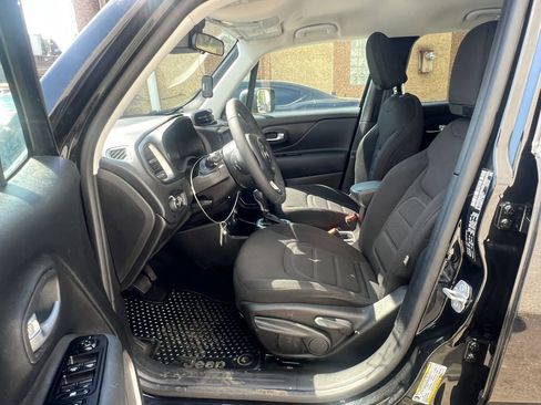 Used 2022 Jeep Renegade Latitude AWD/4WD image 26