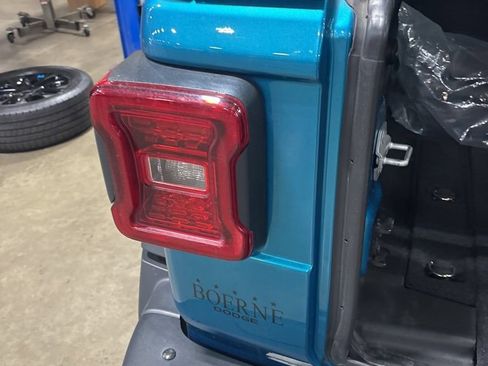 Used 2020 Jeep Wrangler Unlimited Rubicon AWD/4WD image 4