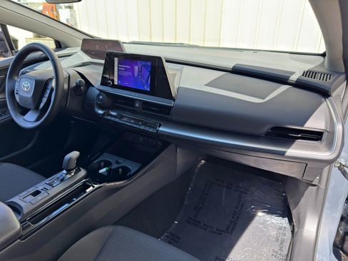 Used 2024 Toyota Prius LE FWD image 13