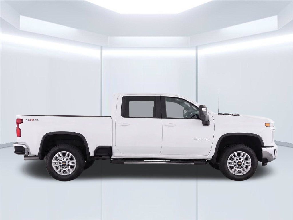 Used 2025 Chevrolet Silverado 2500 LT w/ Safety Package AWD/4WD image 11