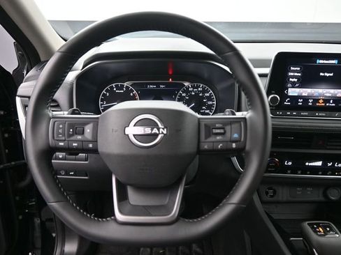 Used 2025 Nissan Rogue SV image 7