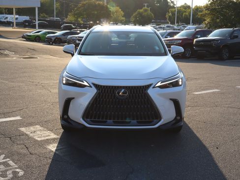 Used 2024 Lexus NX 250 FWD w/ Towing Package (2000 Lbs) image 3