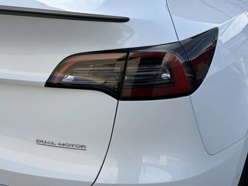 Used 2022 Tesla Model Y Performance image 36