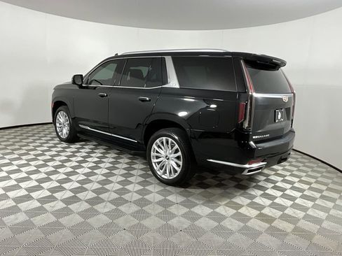 Used 2023 Cadillac Escalade Luxury image 3