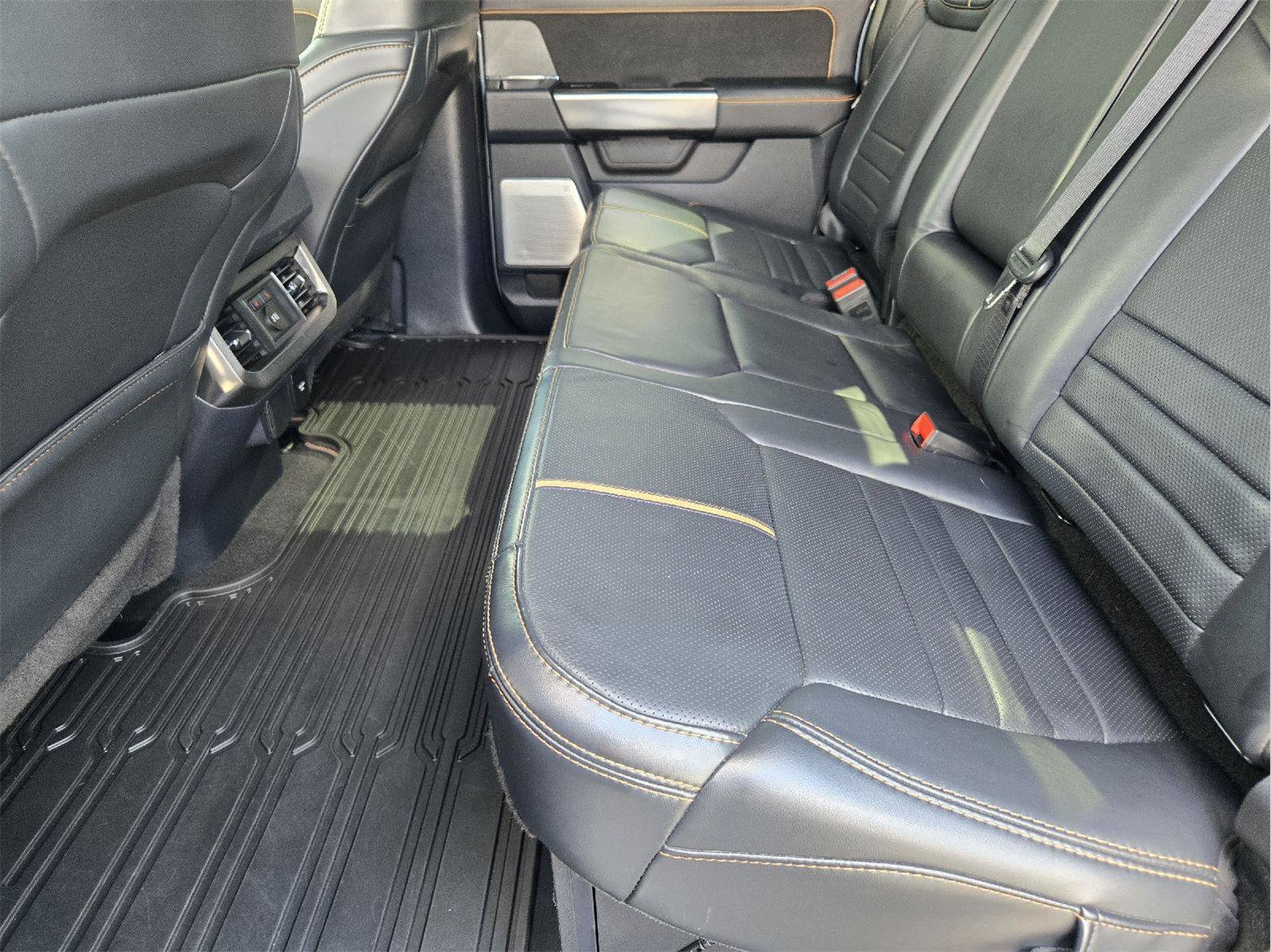 Used 2024 Ford F250 Platinum w/ FX4 Off-Road Package AWD/4WD image 30