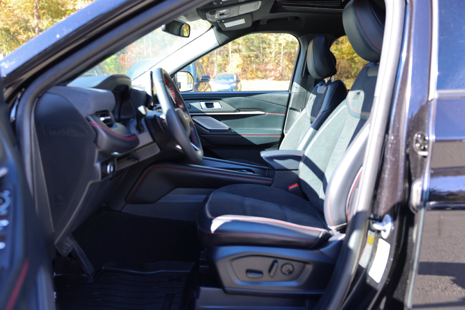 Used 2025 Ford Explorer ST w/ Sun And Sound Package AWD/4WD image 21