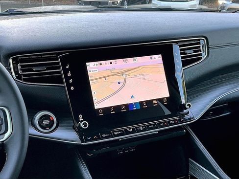 Used 2024 Jeep Wagoneer Series III image 9