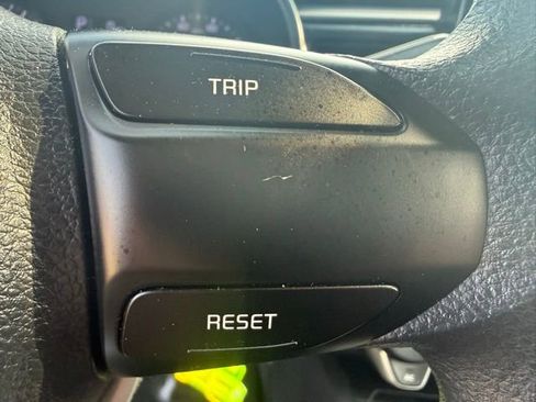 Used 2022 Kia Rio LX image 16