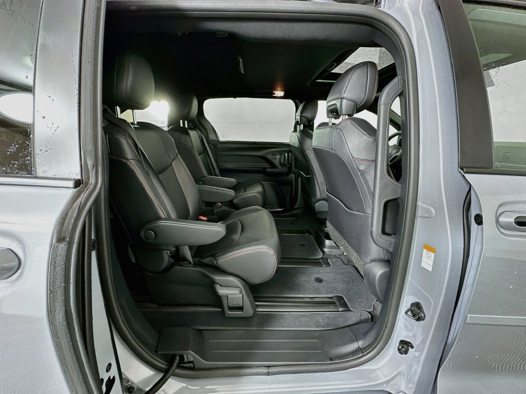 Used 2026 Toyota Sienna XSE FWD image 27