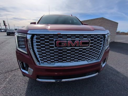 Used 2021 GMC Yukon SLT w/ SLT Luxury Plus Package image 2