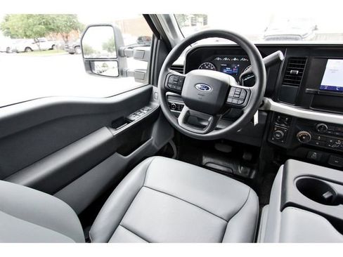 Used 2025 Ford F250 XL w/ FX4 Off-Road Package image 7