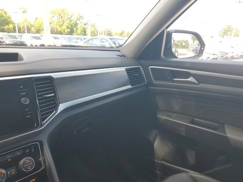 Certified 2023 Volkswagen Atlas SE FWD image 30