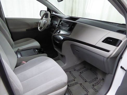 Used 2014 Toyota Sienna LE image 20