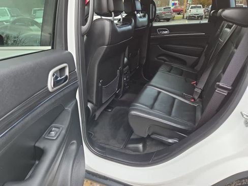 Used 2022 Jeep Grand Cherokee Limited image 12