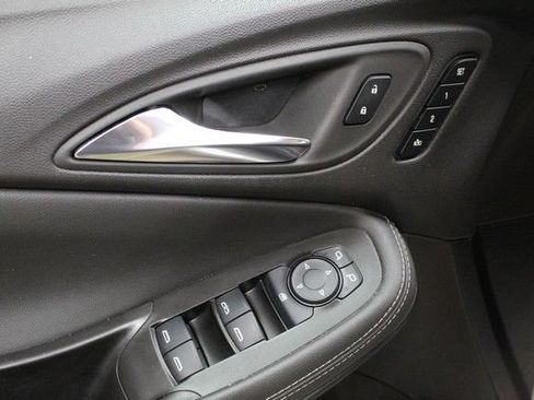 Used 2023 Buick Encore GX Essence w/ Experience Buick Package FWD image 18