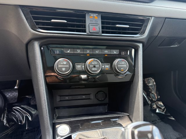 Certified 2024 Volkswagen Taos SE w/ Panoramic Sunroof Package FWD image 17