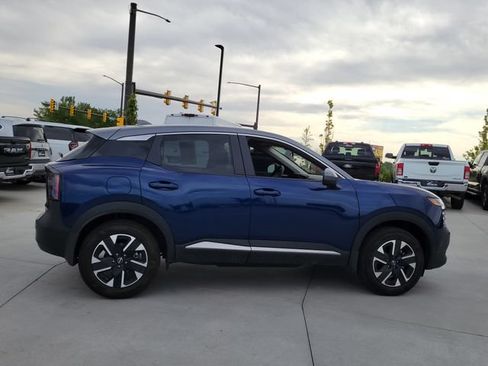 Used 2025 Nissan Kicks SV AWD/4WD image 6