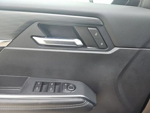 Used 2025 GMC Acadia Elevation image 28