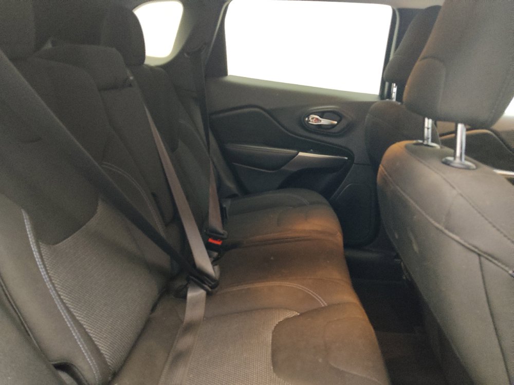 Used 2021 Jeep Cherokee Latitude w/ Safety Group AWD/4WD image 19