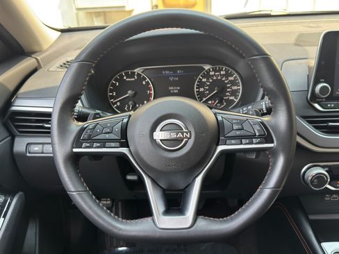 Used 2023 Nissan Altima 2.5 SR FWD image 18