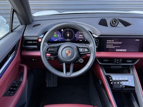 Certified 2025 Porsche Macan Electric image 18